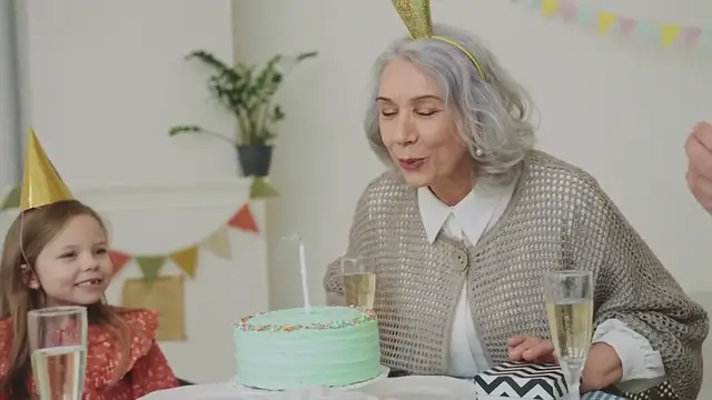 Video thumbnail for Creative December Birthday Cake Ideas