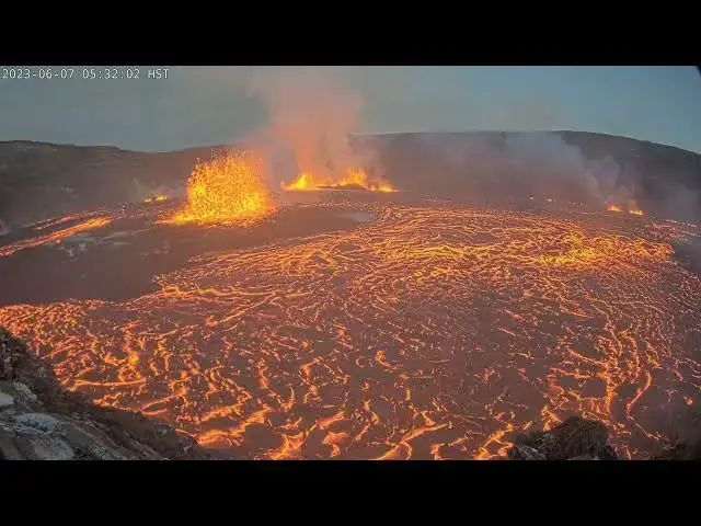Video thumbnail for Video of eruption onset in Halemaʻumaʻu