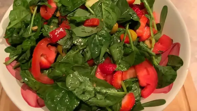 Video thumbnail for POSTPARTUM MEAL PREP FOR WEIGHT LOSS AND MUSCLE GAIN Strawberry and Zucchini Salad