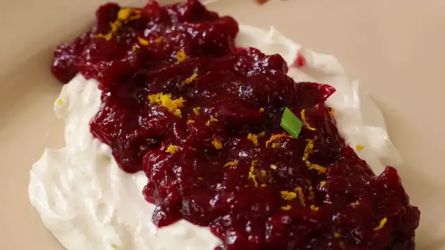 'Video thumbnail for EASY Ginger Orange Cranberry Sauce with Honey Recipe (1080p_24fps_H264-128kbit_AAC)'