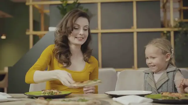 Video thumbnail for "Pregnant Brittany Mahomes Enjoys Family Pizza Night with Daughter Sterling and Son Bronze"