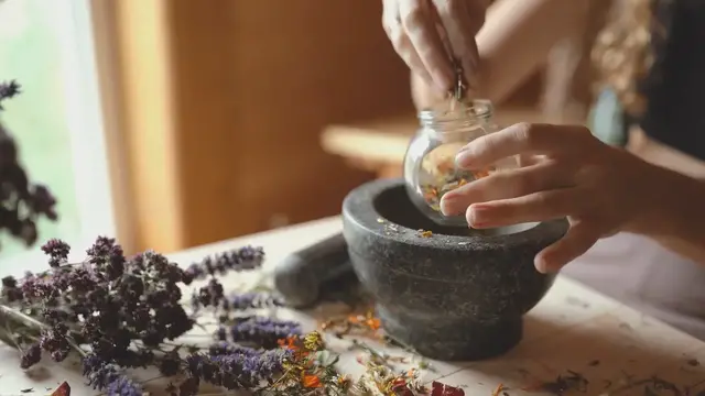'Video thumbnail for Onion and Sugar_ A Natural Cold and Cough Remedy'