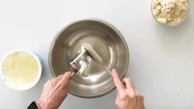'Video thumbnail for Easy Greek Yogurt Low Carb Bagels with No Yeast (1080p_24fps_H264-128kbit_AAC)'