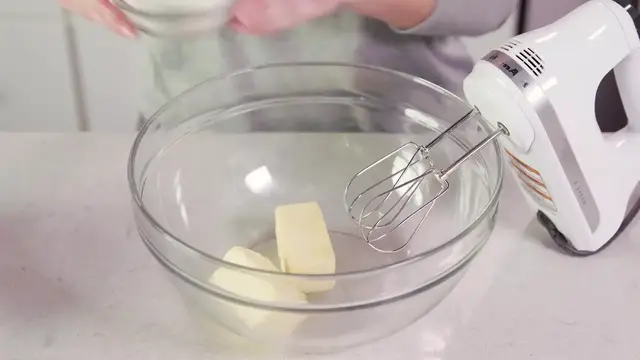 Video thumbnail for Fresh Berry Chantilly Cake(720P HD)