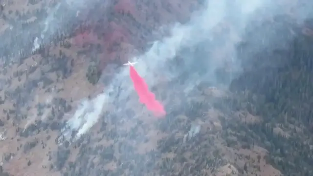 Video thumbnail for US: Firefighting Plane Drops Fiery Red Retardant On Raging Oregon Wildfire.