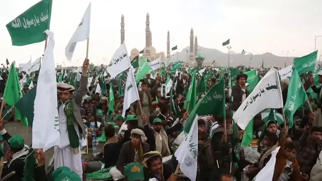 Video thumbnail for Yemen: Tens of thousands gather in Yemen’s Sanaa to mark Mawlid al-Nabi.