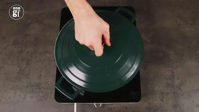 'Video thumbnail for Easy chilli con carne'