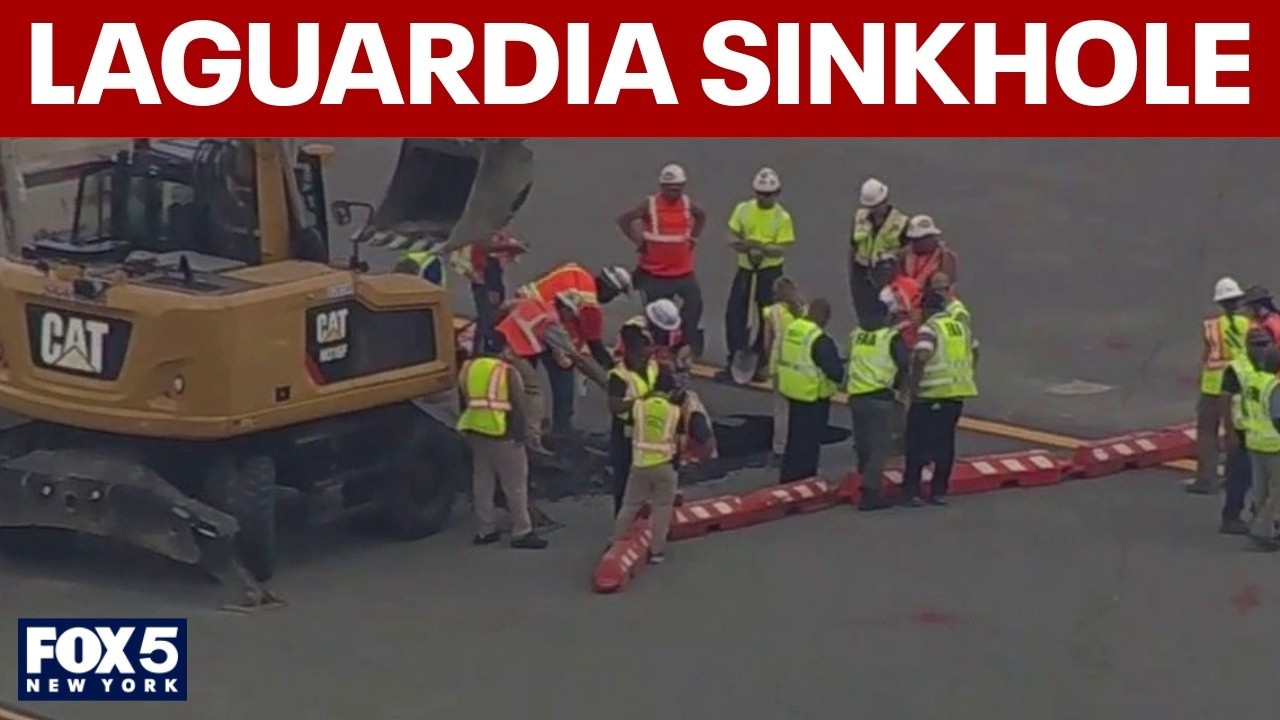 Video thumbnail for Sinkhole near LaGuardia runway
