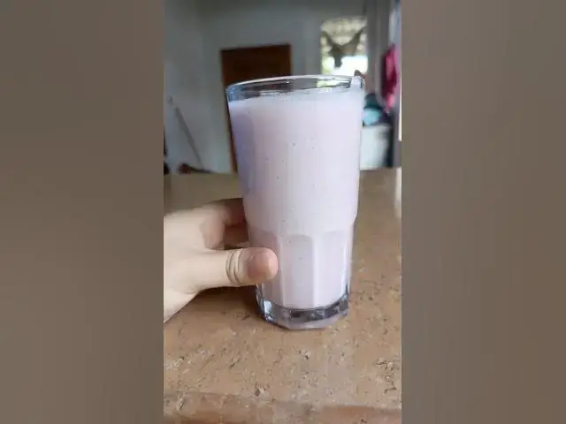 Video thumbnail for Como hacer un batido de fresas 🍓🍓 #viral #arianagatita #cocina #batidos