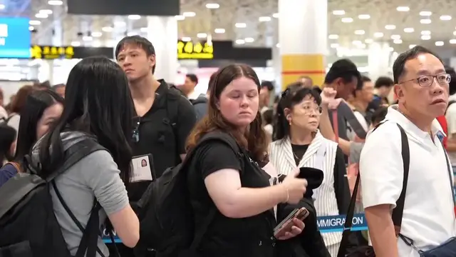 Video thumbnail for China: Canton Fair lures global buyers with innovative, green, smart exhibits.