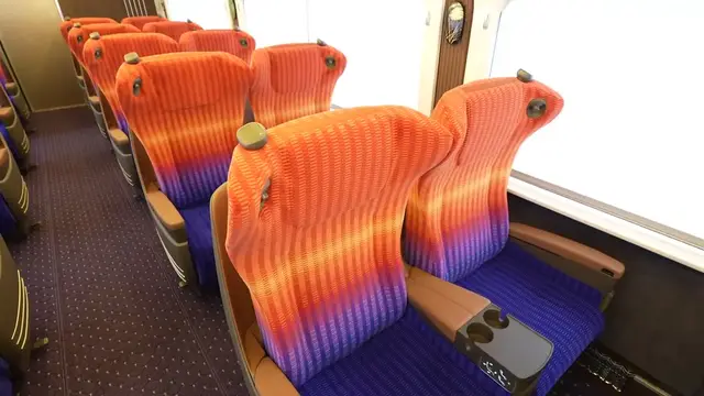 Video thumbnail for Japan: New train for Shinano express.