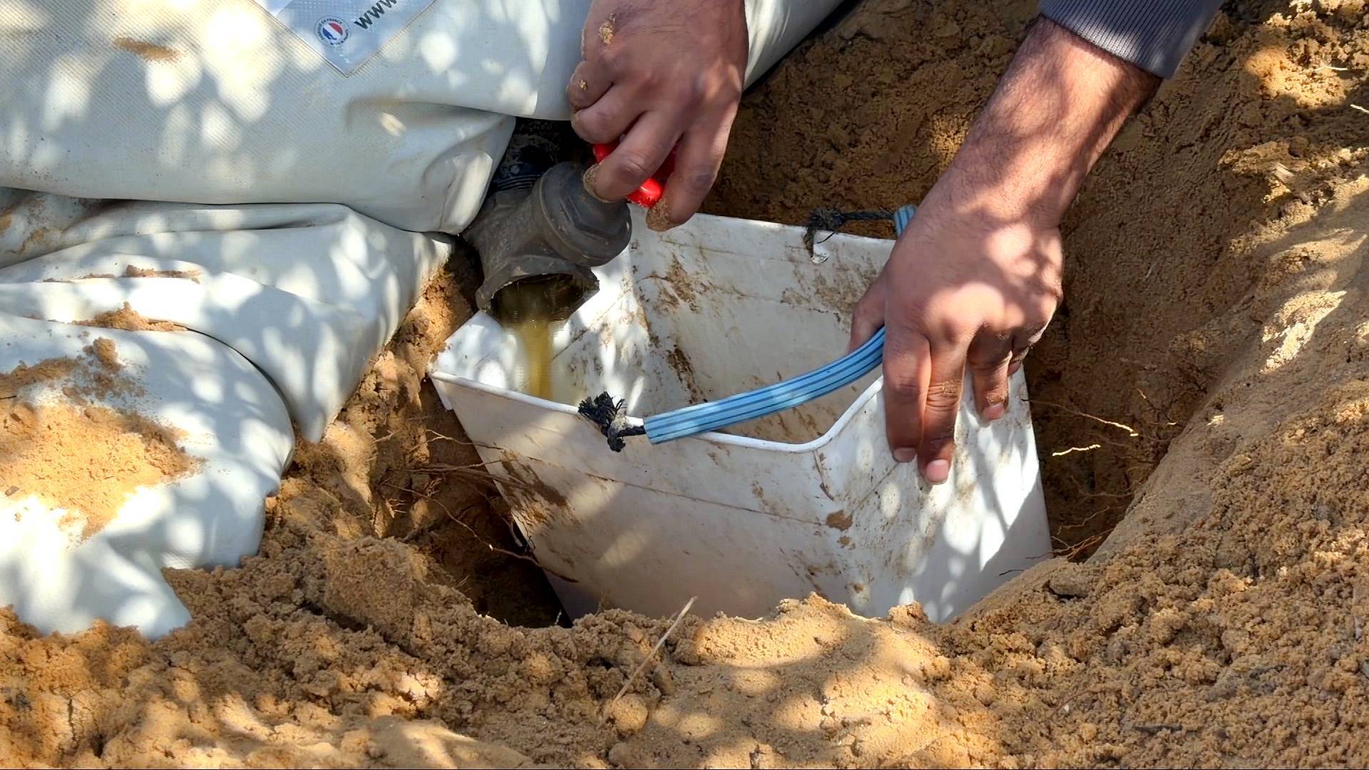 Video thumbnail for Gaza engineers turn organic waste into fertiliser and cooking gas amid severe shortages