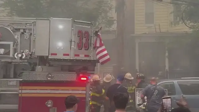 Video thumbnail for Four-alarm fire rips through Kingsbridge Heights home; multiple firefighters injured