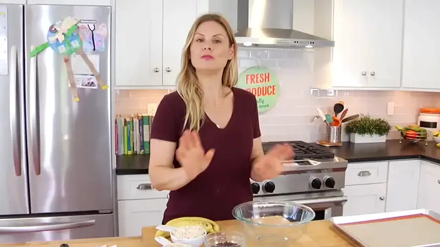 Video thumbnail for 3.3 INGREDIENT BANANA OATMEAL BREAKFAST COOKIES (1080p 30fps)