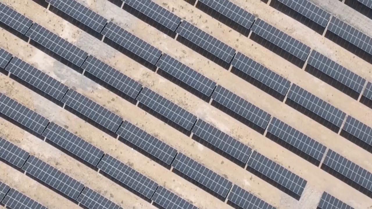 Video thumbnail for China: China launches first green power project integrating computing power, electricity supply.