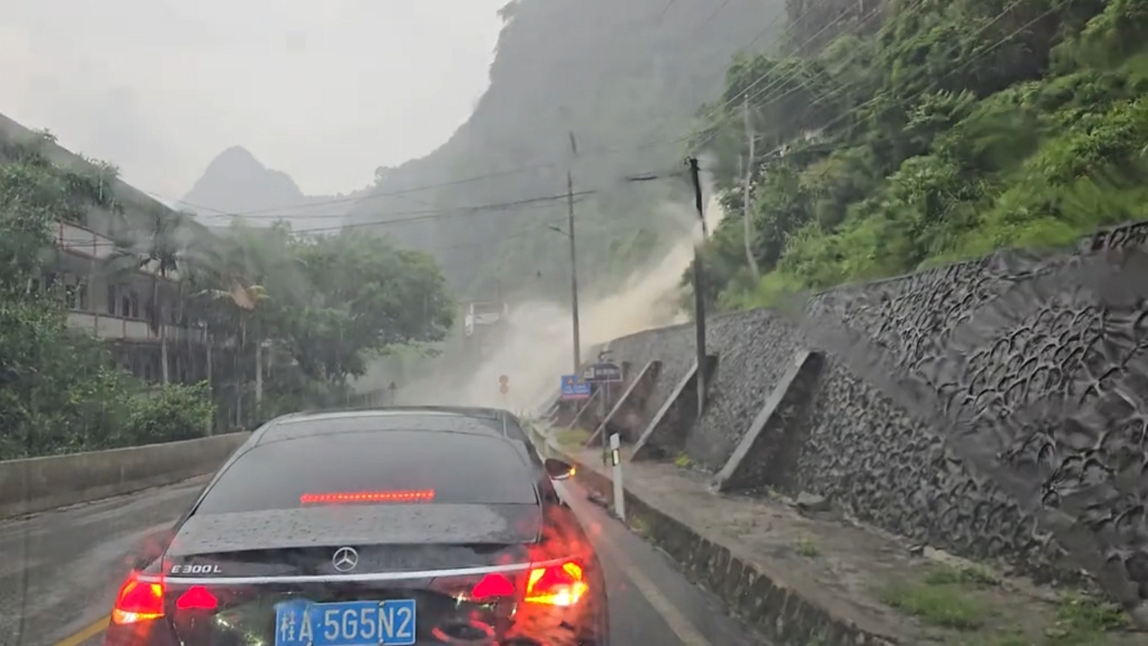 Video thumbnail for Flash Flood Sweeps Through Guangxi Road!