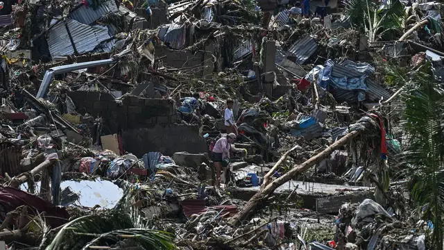 'Video thumbnail for Dozens dead after typhoon sweeps across Philippines'