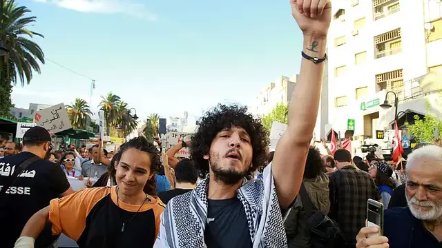 'Video thumbnail for Clashes break out in southern Tunisia as protest over pollution turns violent'