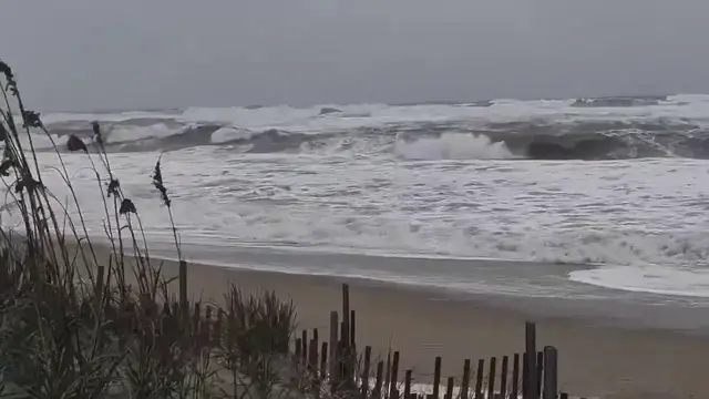 Video thumbnail for US: Nor’easter Batters North Carolina’s Outer Banks With Wind and High Waves 2.