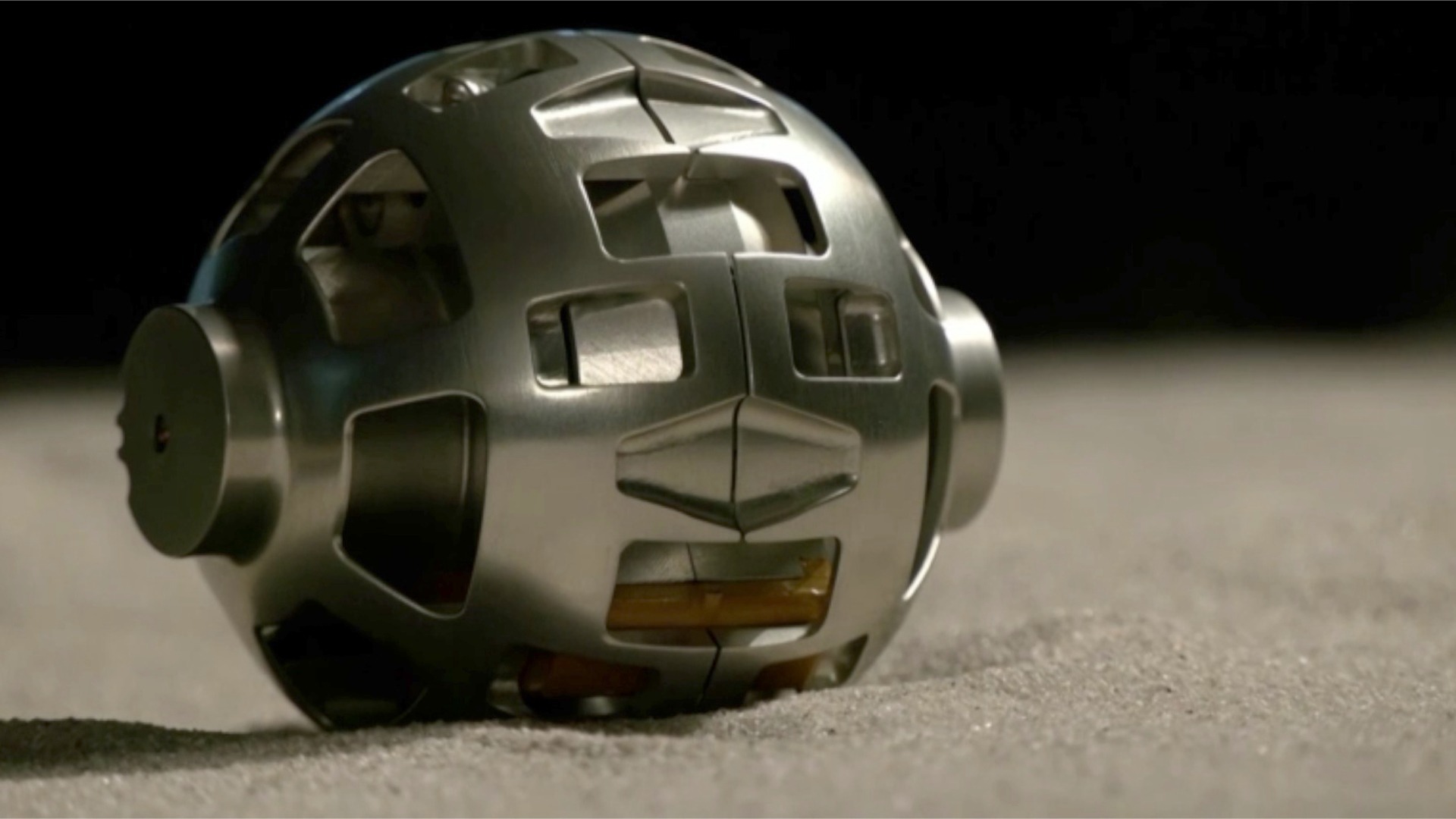 Video thumbnail for Palm-sized tech could drive the next generation of lunar rovers