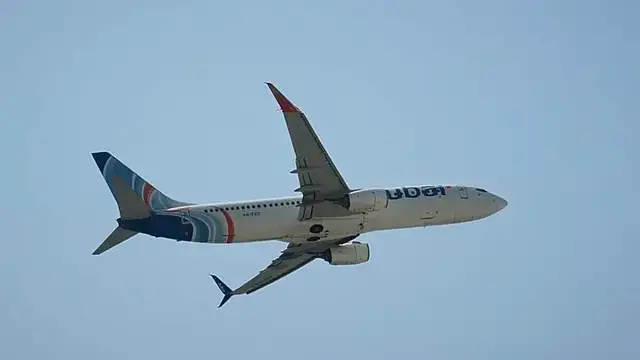 Video thumbnail for FlyDubai says investigating mid-air pilot fight as Israel alleges terror plot