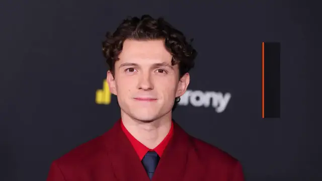 Video thumbnail for Tom Holland n'est pas prêt à rendre le costume de Spider-Man.