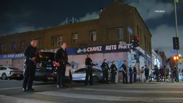 Video thumbnail for US, Los Angeles: South Park Crowd Clashes with Officers During Gun Detainment.