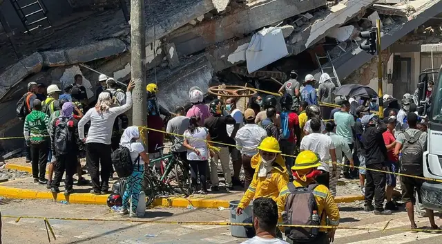 Video thumbnail for Colombia earthquake: At least 111 killed as rescue teams search for survivors