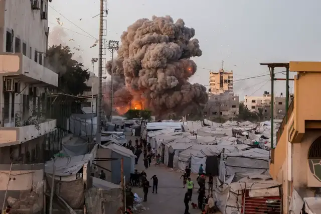 Video thumbnail for Trump Announces Gaza Peace Plan as Hamas Links Disarmament to Israeli Withdrawal