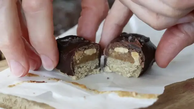 'Video thumbnail for BEST Gluten Free Healthy Homemade Snickers Bars ¦ Easy & Naturally Sweetened ¦ Better Than Original! (720p 24fps)'