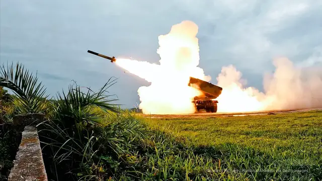 Video thumbnail for Taiwan tests HIMARS, US-made rocket system capable of hitting China