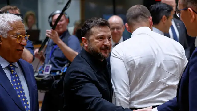 Video thumbnail for Ukraine urges EU to pressure Russia to end war before winter