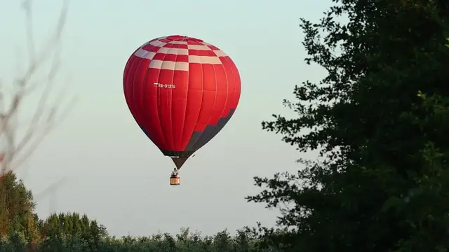 Video thumbnail for Russia: Hot air balloon over Russia's Kaliningrad Region.