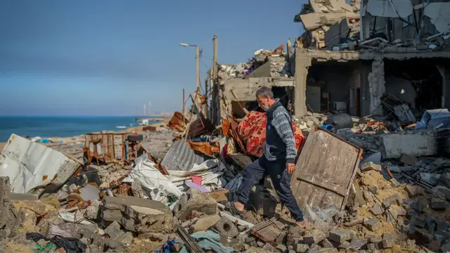 'Video thumbnail for Israeli strikes devastate Gaza City as residents refuse to flee'