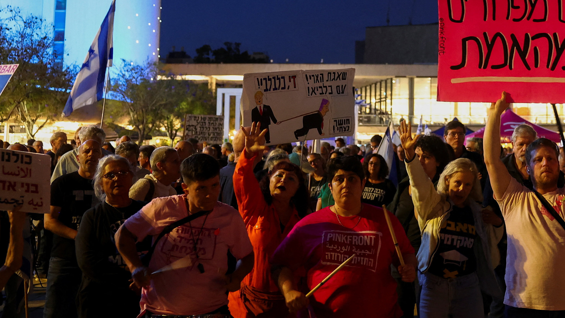 Video thumbnail for Hundreds of Israelis rally as US-Iran peace talks stall