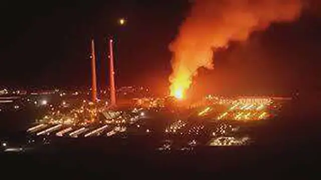 Video thumbnail for Hundreds Evacuated as Fire Breaks Out at Major California Battery Storage Facility