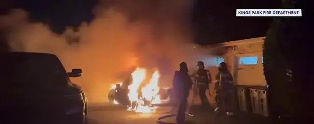 Video thumbnail for Raging car fire caught on camera in Kings Park