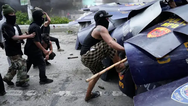'Video thumbnail for Clashes, arrests as tens of thousands protest flood-control corruption in Philippines'