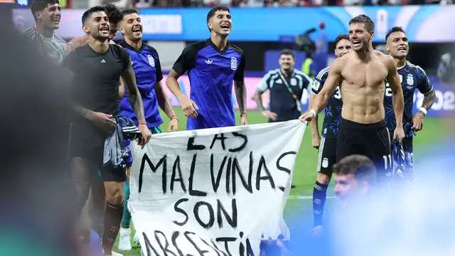 Video thumbnail for Argentina's Falklands banner sparks controversy at World Cup