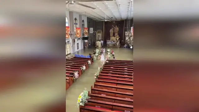 Video thumbnail for Philippines: Floodwaters Could Not Stop This Bride From Walking Down The Aisle.