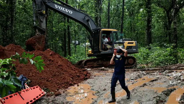 Video thumbnail for Race to reach 100+ workers trapped in Nepal's flooded tunnels: Explainer