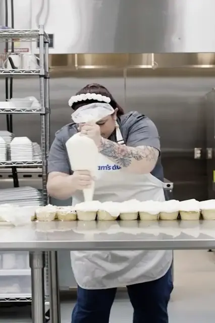 Video thumbnail for Most cupcakes frosted in one minute - 62 by Bridgette Anderson