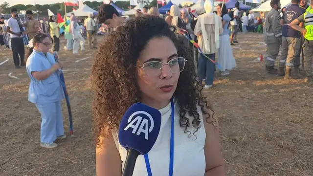 Video thumbnail for Lebanon: Thousands attend kite festival in southern Lebanon amid Israeli attacks.
