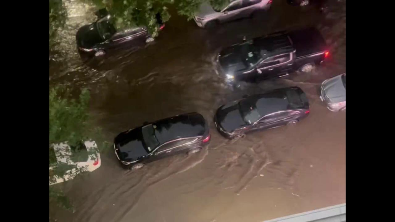 Video thumbnail for US: Flash Floods Inundate New York City After Powerful Storm 5.