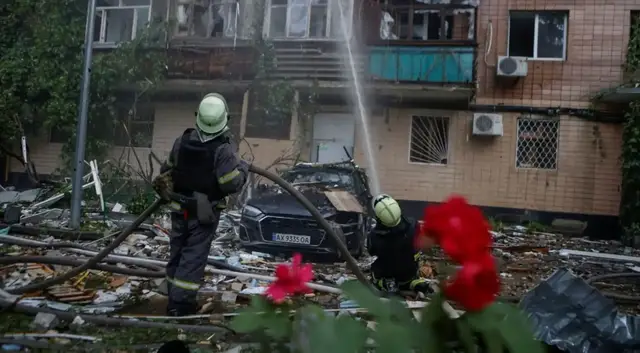 Video thumbnail for Russian attacks on Ukraine kill six as prisoner swap hangs in balance