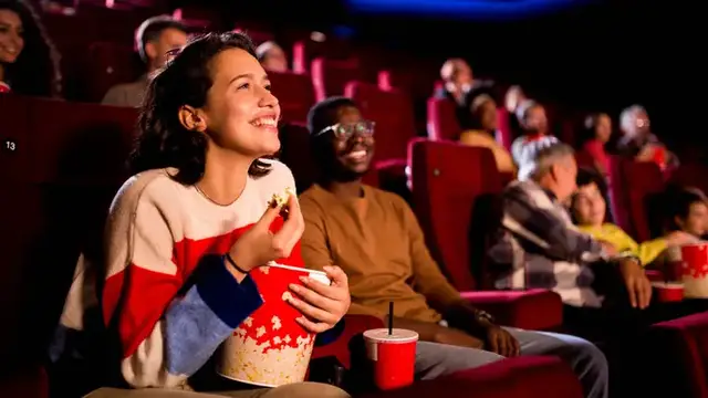 Video thumbnail for Why Everyone Went Back to the Movies This Summer