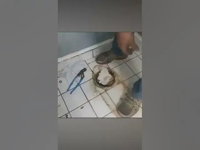 Video thumbnail for Plumbing Tips Changing a Toilet #Shorts
