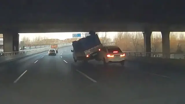 Video thumbnail for Unexpected Truck Crash in Tianjin