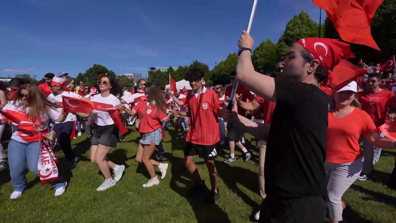 Video thumbnail for Canada: Türkiye supporters gather in Vancouver ahead of World Cup match against Australia (3).