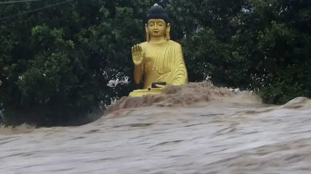 Video thumbnail for 14 killed, a dozen missing as Nepal is hit by more floods and landslides